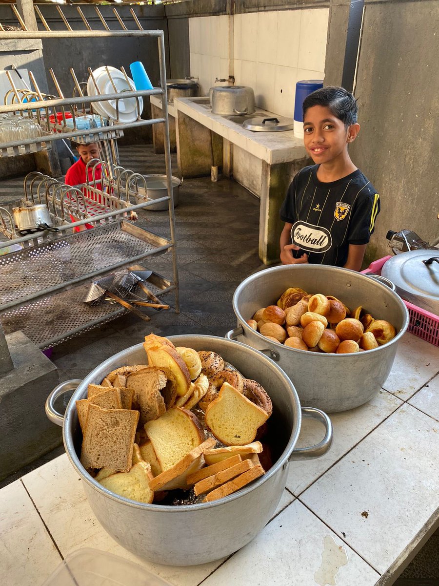 SOS_Bali's tweet photo. There’s no such thing as ‘away’ when we throw anything away, it must go somewhere.
#zerowaste #zerofoodloss #zerohunger #helpinghands #careshare #SharingIsCaring #bali #sos #indonesia https://t.co/eJ4O2VOtEE