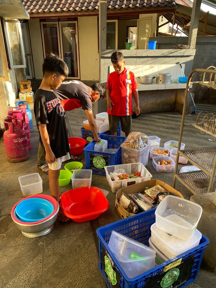SOS_Bali's tweet photo. There’s no such thing as ‘away’ when we throw anything away, it must go somewhere.
#zerowaste #zerofoodloss #zerohunger #helpinghands #careshare #SharingIsCaring #bali #sos #indonesia https://t.co/eJ4O2VOtEE