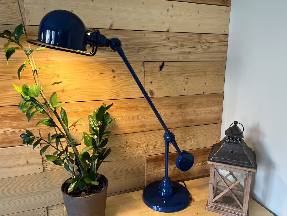Lumitop_com's tweet photo. 🆕 Découvrez, la lampe de table à balancier B5000l, une nouveauté de la marque française Jieldé. Disponible sur https://t.co/RBQ68GuYh3
 #jielde #jieldé #jieldelamp #madeinfrance #lumitop #industrialdesign #lampejielde #luminaire #light #deco #lampefrançaise #artisanat #handmade https://t.co/KWe0dxooI9