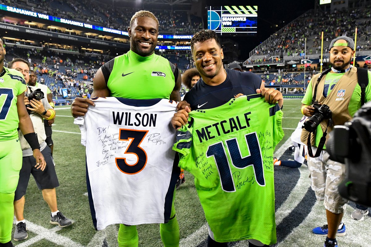 "Greatest player I ever played with."

The jersey swap messages between <a href="/dkm14/">DeKaylin Metcalf</a> and <a href="/DangeRussWilson/">Russell Wilson</a> ❤️