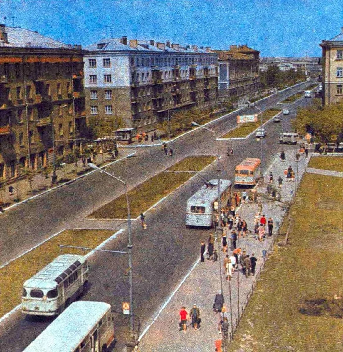 Mémoire2Ville on Twitter: \"RT @TanpersXkmy: Остановка «Театр кукол» на ...