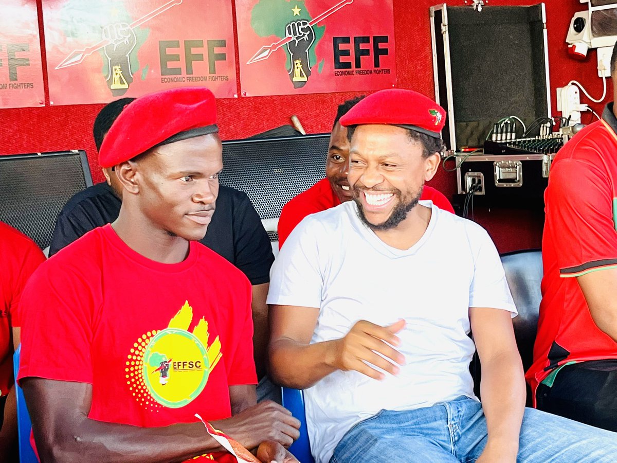 DezaNewz's tweet photo. Good morning to all South African vukani fighters #EFFVhembe https://t.co/Pt6cPkSDAh