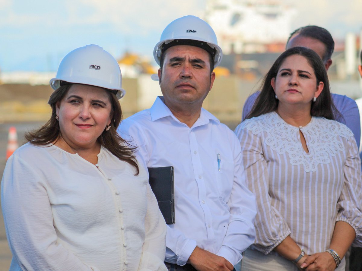 karlacordova15's tweet photo. De la mano del gobernador de Sonora, @AlfonsoDurazo, hoy arrancamos con el banderazo de inicio de las obras para la modernización, pavimentación y transformación de #Guaymas. ¡Pronto veremos un puerto diferente! https://t.co/IhoQrJYew1