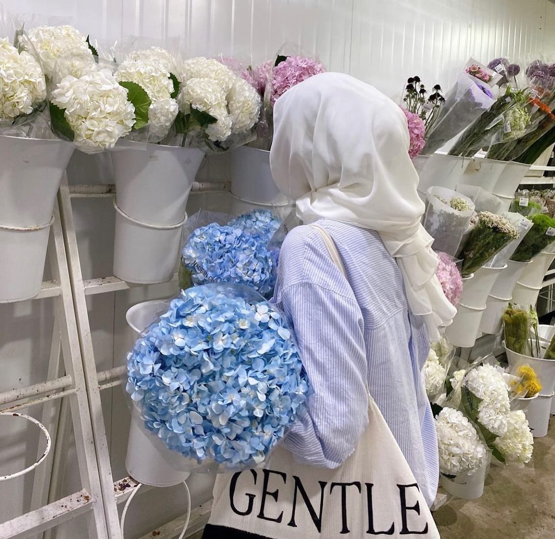 CoveredScarf's tweet photo. A smile is a great way to start off your
day🌤

Breathtakingly beautiful Sarra in our NJABC - Off White💕 https://t.co/ITfUKGQ4H9