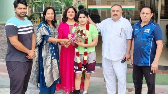#WomenInSports #Haryana की पूजा ने 53 किग्रा भारवर्ग में केरल के कोच्चि में आयोजित प्रतियोगिता में स्वर्ण पदक जीता इन्होने अंतिम मुकाबले में यूपी की पहलवान मानसी को हराकर स्वर्ण पदक जीत लिया प्रतियोगिता में इन्होने मध्य प्रदेश का प्रतिनिधित्व किया था