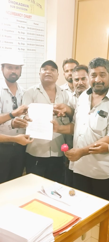 AnkitkumarJadav's tweet photo. GEᗷ ,એકતા 
અમને અમારા સમાન વેતન સમાન હક.
સરકાર અમને ન્યાય આપે. https://t.co/QVLfZI2vSL