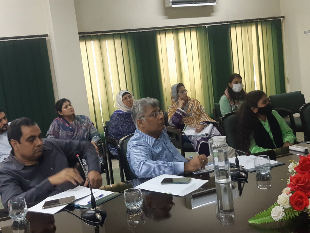 zulfiqarkunbhar's tweet photo. Dr Muhammad Ashraf, Chairman Pakistan Council of Research in Water Resources (PCRWR) delivering presentation to eco journalists in Islamabad on essential of artificial groundwater well and potential https://t.co/YUsaG65KZQ