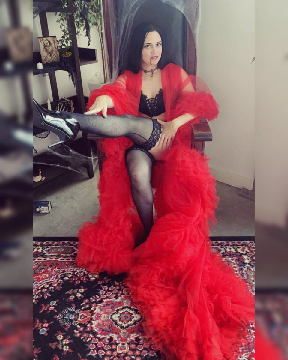 VonKatzCosplay's tweet photo. Just a sneak peek at the shoot I did with @N_Smith7 this weekend! More to come soon π
#behindthescenes #photoshoot #vampire #thighhighs #feelingextra #vonkatzcosplay https://t.co/OHDi103W3v
