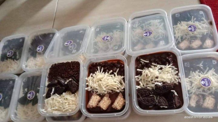 laveeann's tweet photo. Guys!! Aku open produk baru nihh🤭

Ini namanya brownies lumer guys!!🤤
Harga cuma 8k free 2 topping ukuran 250gr lohh 👀 mau 3 topping?? Ada nihh~ harga cuma 10k aja cuyy 😍

Di list yuk bestie, dm aja ya 😚🫶🏼 https://t.co/Bnaq10LGod