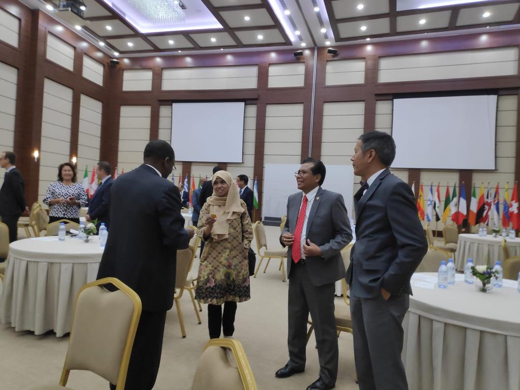 fadjroeL's tweet photo. #EmbassyDay at Nazarbayev University @NUedukz meeting with Rector, Deans and Lecturers. Establish education collaboration between Indonesian Universities and @Kazakhstan incl. @univ_indonesia ~ #IniDiplomasi @nursultan_kbri #DubesRIKazakhstanTajikistan @Kemlu_RI #RintisKemajuan https://t.co/PiY28uGV5s