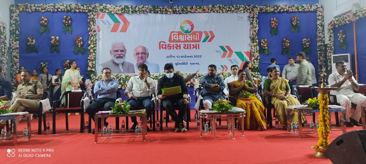 mcjunagadh's tweet photo. માન.સાંસદશ્રી, માન.મેયરશ્રી તેમજ મહાનુભાવોની ઉપસ્થિતિમાં વિશ્વાસથી વિકાસ યાત્રા કાર્યક્રમનું દીપ પ્રાગટ્યથી શુભારંભ કરવામાં આવેલ. @CMOGuj @InfoGujarat @JunagadhGog @pkumarias @Mukeshias @iArvindRaiyani @vinod_moradiya @CommissionerJu2 https://t.co/OeLevRi2o4
