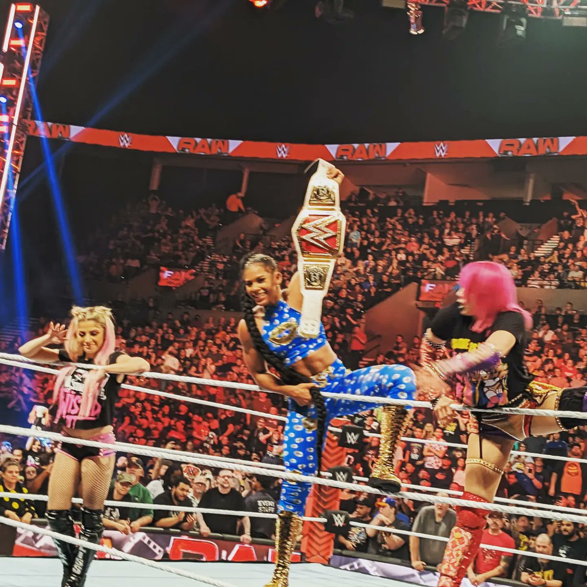 SteveLarkin3's tweet photo. #WWERaw #rawportland what a bloody amazing show! So much fun and just fantastic entertainment..thank you @WWE for an amazing night! https://t.co/ky6fbqEpc9