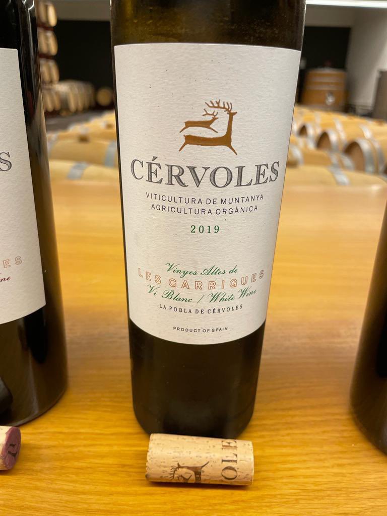 #MiviajeaGrandesPagos 

A Cervoles lo tienes que ir a buscar. Destino que requiere avión, tren, carretera y todo terreno. Costers del Segre no es de turismo masivo  y tampoco quiere serlo. Se respira paz monástica y un viento constante y ligero. #Grandespagosdeespaña