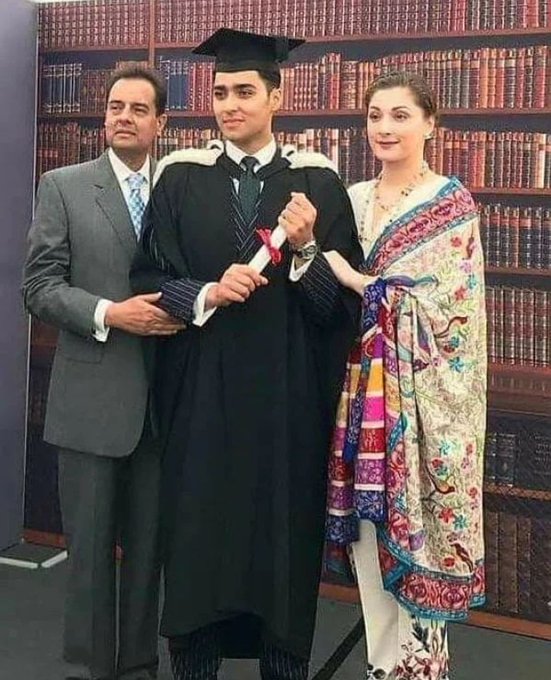 jahida_humanity's tweet photo. #JunaidSafdar  arrested for fake degree at college. After all he has to carry the legacy of his family.
#NawazSharif https://t.co/tyf3HwbP1z
