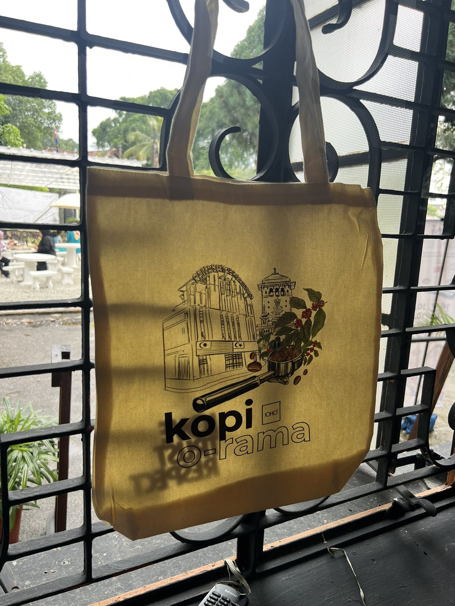 johobaru's tweet photo. ole-ole untuk Kopi-O-Rama dah siap.
Sape nak book awal, boleh chop siap2. Buat sikit2 je ni 🥰
RM99 untuk satu set
(Baju, Tote Bag & Mug)
#KOR22
#KopiORama
#JOHOxSerbaSerbi
#JOHO22 https://t.co/RXRIoue8tq