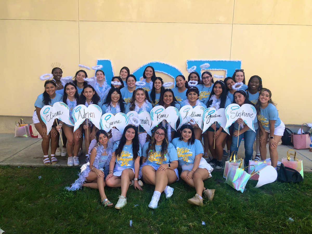 bid day is always the best day! 

we fell in love with our alpha angels 🫶🏻🤍 welcome our mc of ‘22 #alphaomicronpi #utsa26 #gogreek