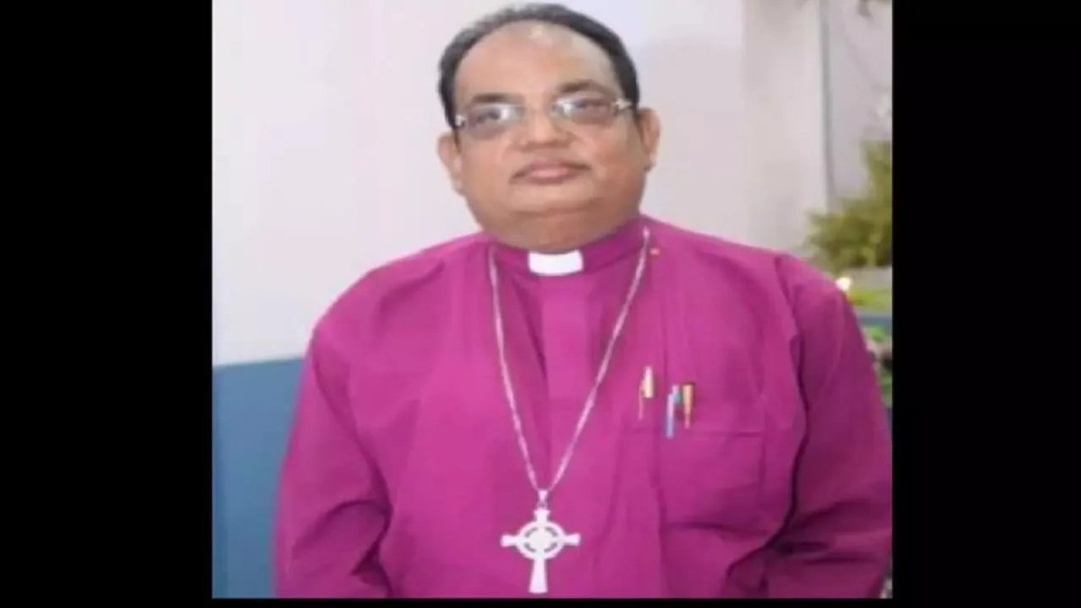 IndiaFaithMedia's tweet photo. Madhya Pradesh Police's Economic Offences Wing (#EOW) arrested P C Singh, #bishop of the #Church of North India's (#CNI) #Jabalpur #Diocese, in a cheating case registered against him: #MadhyaPradesh #Police officials.
#ChurchCorruption #Corruption #ChurchLandScam https://t.co/mE94ZIlKyB