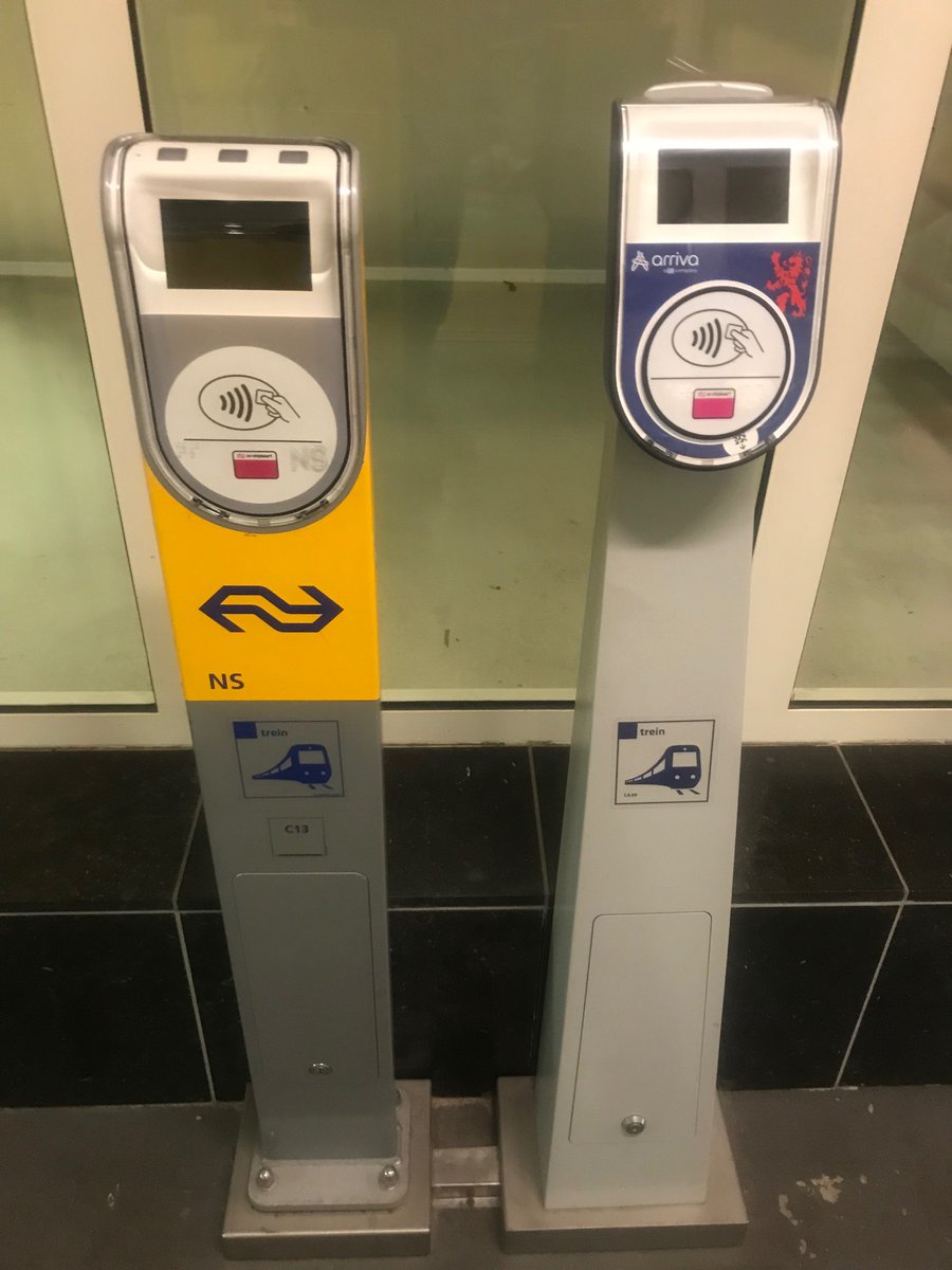 SpongeRob_NL's tweet photo. @NS_online de in- en uitcheck paaltjes op station Venlo bij de fietsenstalling op -1 zijn defect, hebben zeker nog vakantie 😄. Zie foto. Fijne dag! https://t.co/SU590eSjiZ