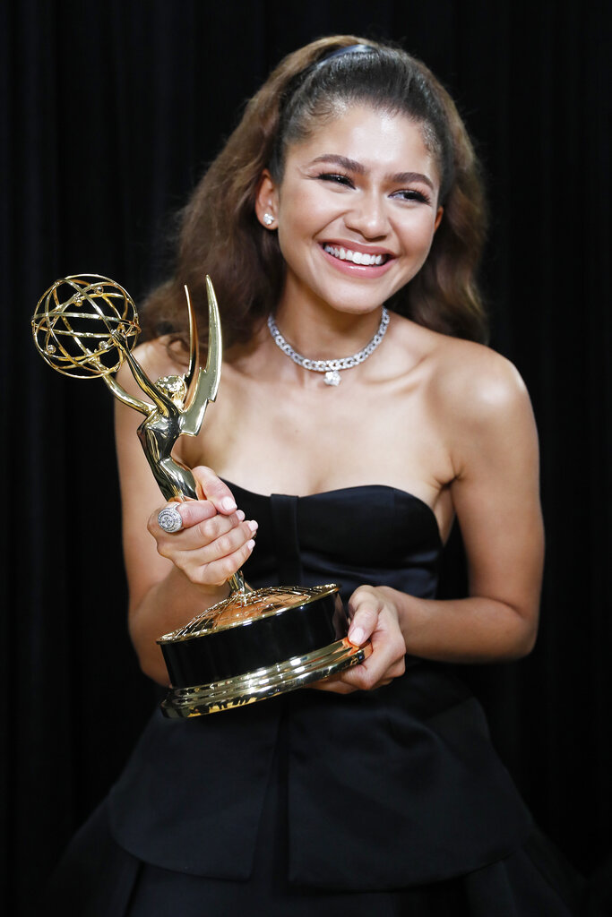 Zendaya Updates on Twitter "Zendaya photographed with her Emmy Award