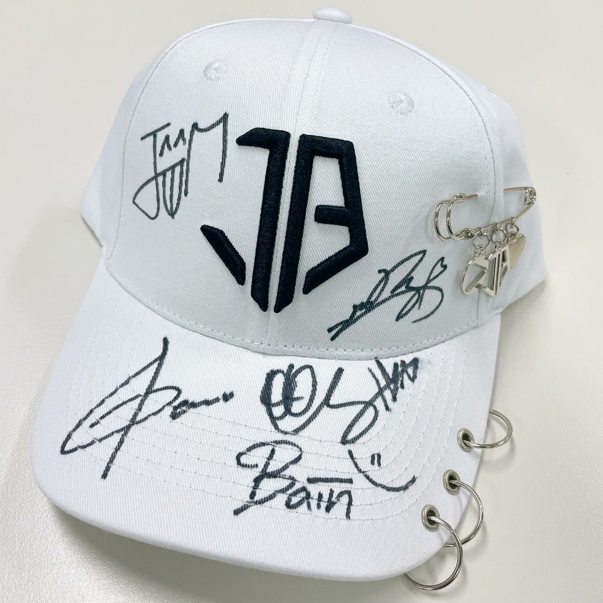 JNBCANADA's tweet image. 🎁 JNB Entertainment Special Giveaway Event🎁
JUST B Special Canada Concert Tour Limited Edition Hat 
-White/Pink Color only
-Any Country Participation possible (Special delivery ) UPS or DHL 
✍️Win a JUST B Members autograph  Special Edition Limited Hat  🧢 
#JUSTB #GIVEAWAY