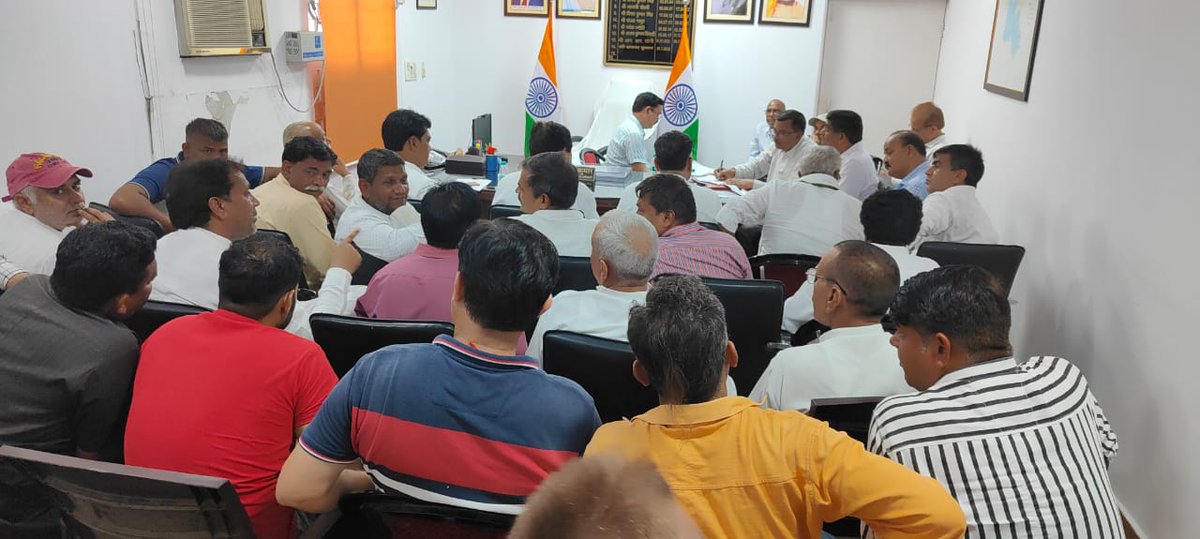 GhaziabadDepot's tweet photo. #upsrtchq #upsrtcgzb A meeting of private operators along with arto Manoj kumar,Shri Ram Lawat arm sbd,shri Rajrsh kumar arm Loni,shri Shivbalak Arm Kaushambi and N K Verma arm Ghaziabad,Shri Sanjay Kumar Regional accountant and Shri Bhopal Singh Hired Bus patal assistant RM GZB https://t.co/l0oCJo05Gc