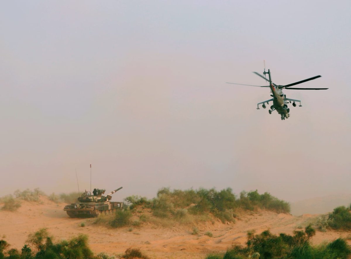 VaadeD's tweet photo. #Integratedtraining
The Desert Warriors of #DOTonTargetDiv honed their Combat Skills and fostered jointmanship with #AirForce during annual field firing
exercise at #Mahajan Field Firing Ranges in Rajasthan.
#adgpi
#IndianAirForce
#IndianArmyPeoplesArmy https://t.co/AuzNkPiDId