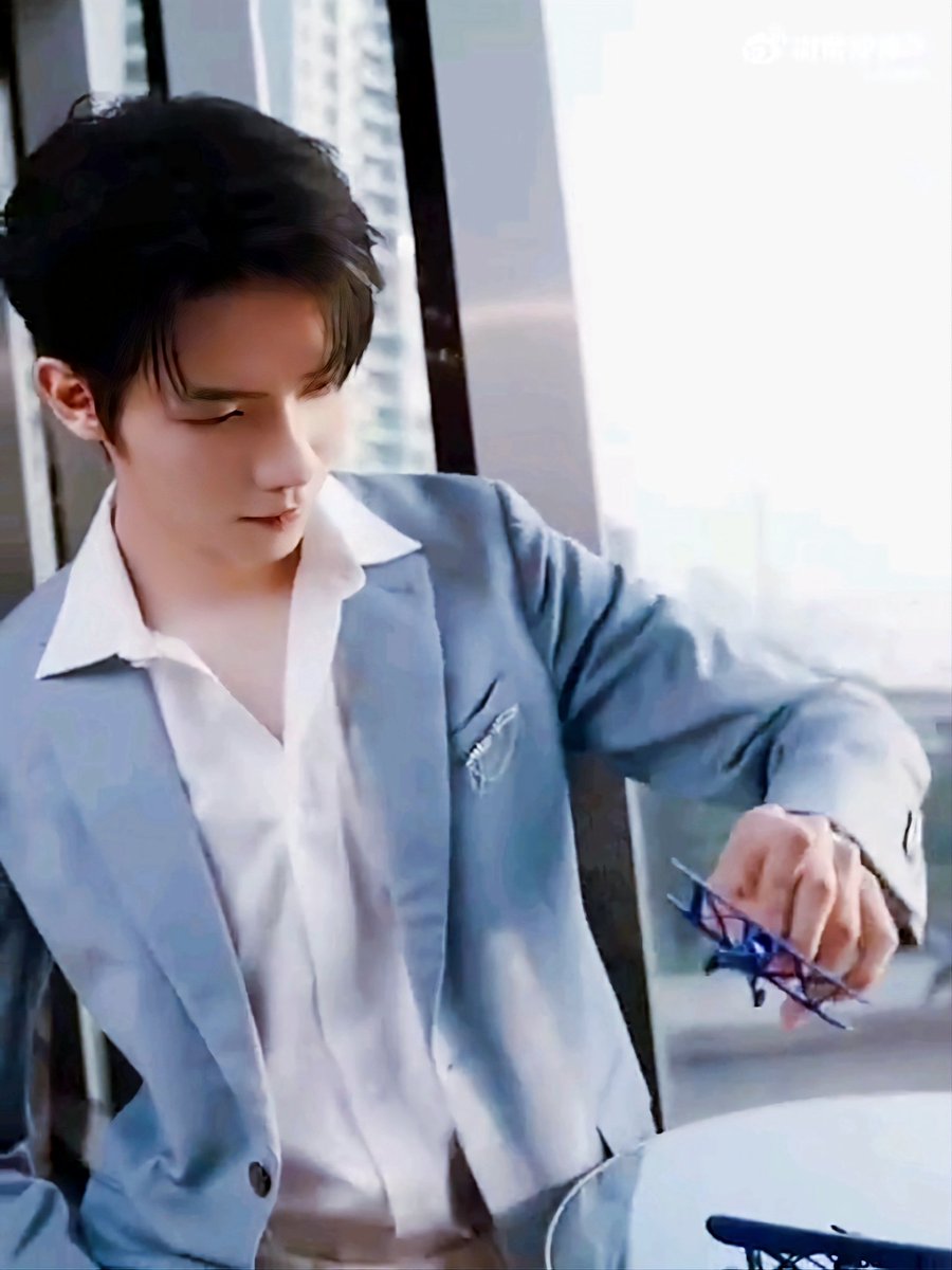 Nukie0503's tweet photo. หล่อ หล่อมากกกก หล่อที่สุด

#LuoYizhou x  #Longines 浪琴表

#หลัวอีโจว  #罗一舟   
#루오이저우 #LuoYizhou
#Cpop #IXFORM #FORMIX https://t.co/GJ8fmsFoWM