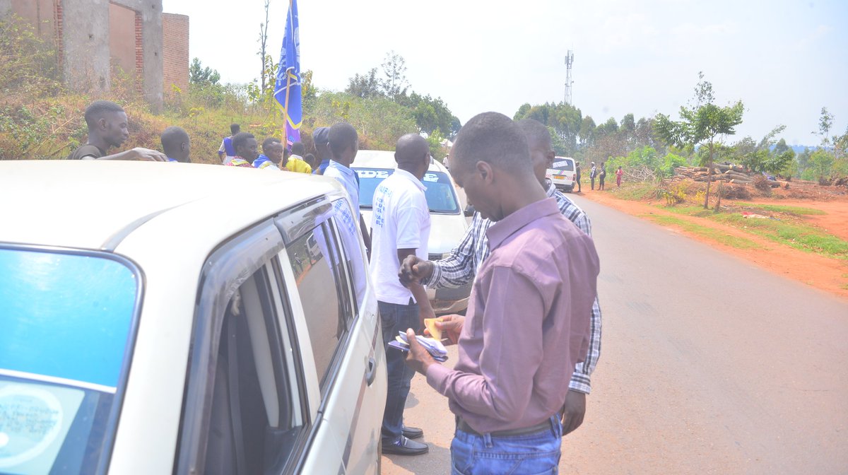 Gitega's tweet photo. #Gitega Imodoka 16 zunguruza abantu (Probox, Hiace, coasteur, na Agence Air Ponctuel) @MairieBujumbura -@Gitega #Gitega-#Bujumbura, zaraye ziciwe amande kubera kudugirizako abakiliya.
Soma aho hepfo inkuru yose:
https://t.co/dvUzXhdyyu
@KwaNtare
@GeneralNeva
@MininterInfosBi https://t.co/Oz85Jhkq83