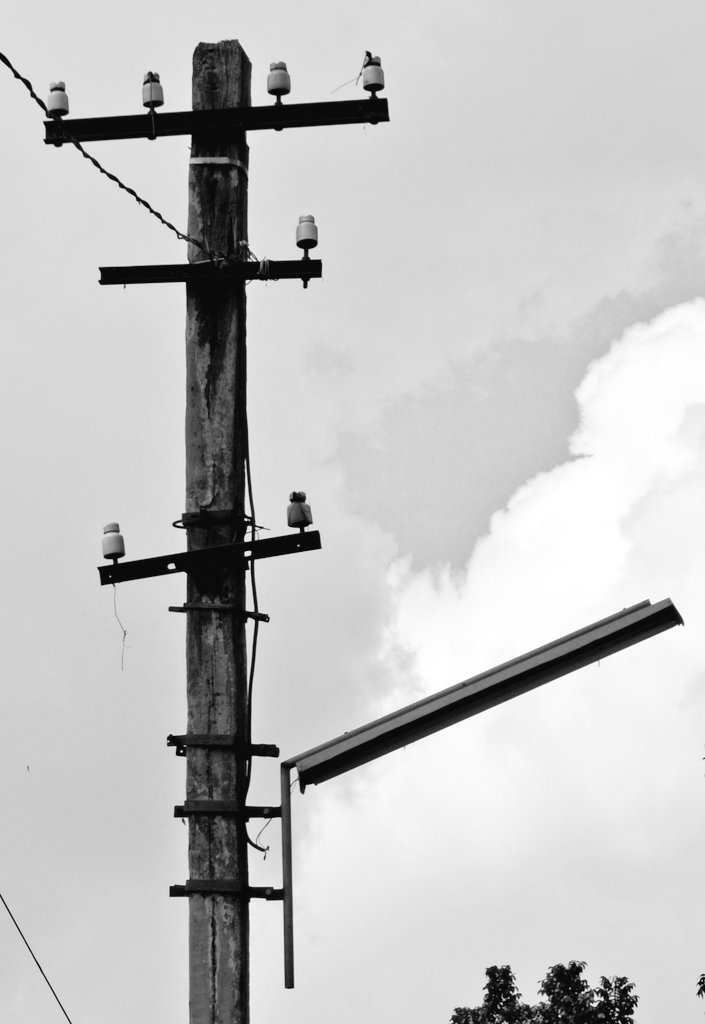 whatspowerlines's tweet photo. Sisa-sisa powerlines peninggalan Belanda di kompleks PLTA Timo.
.
#tianglistrik
#utilitypole
#distributionlines
#powerlines
#日常の風景にある電力
#電線
#電力線
#配電線
#配電
#高電圧
#電柱
#電信柱
#古い電柱
#電柱電線
#碍子
#strommast
#insulator
#linejunk
#linetrash https://t.co/pbYOpZee24