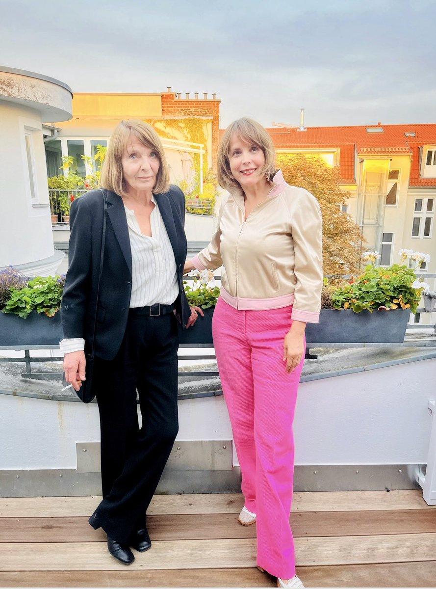 ute_cohen's tweet photo. „Das Genöle zwischen Kulturleuten ist ja unerträglich“, sagte der Kunsthändler und Galerist #MichaelWerner in der #EAMC gestern.
Mit #MonikaMaron habe ich anregende Gespräche geführt. Ein herrlicher Abend! #artweek https://t.co/YkvBWFBXlR