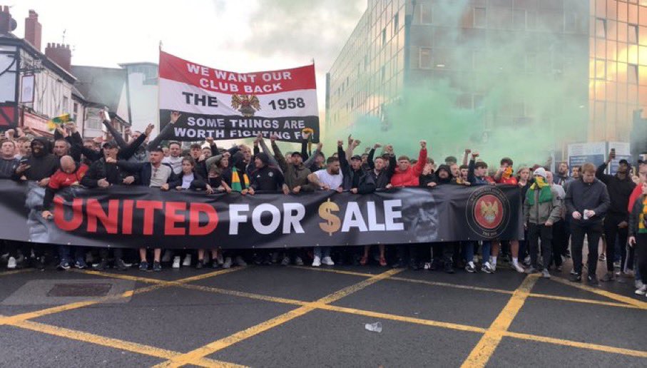 UAGMVMT's tweet photo. #SirJimRatcliffeIn @INEOS Now would be a lovely time to put a bid in for our beloved club #SaveMUFC https://t.co/LUwCNGVx3I