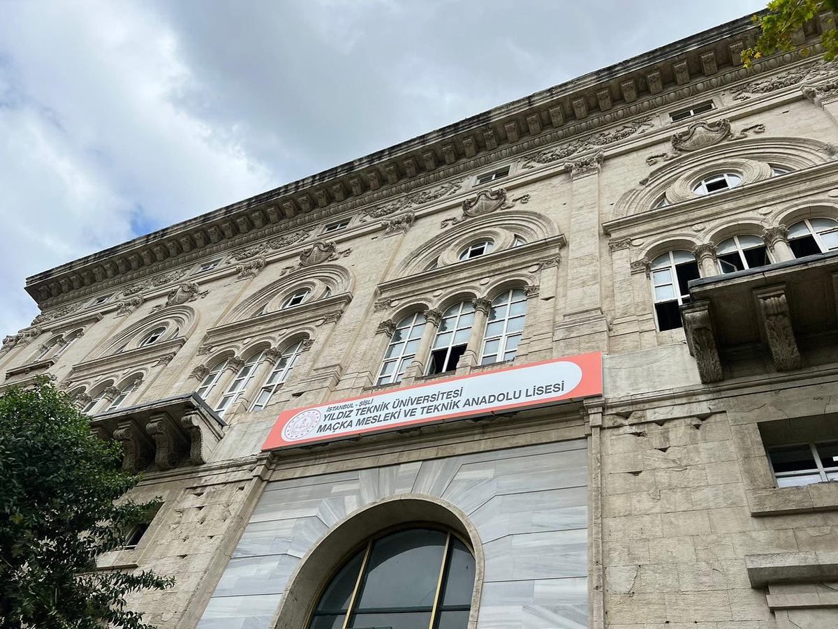 YildizEdu's tweet image. YTÜ Maçka Mesleki ve Teknik Anadolu Lisesi yeni eğitim öğretim yılına ‘merhaba’ dedi! 🎉
 
111 yıllık inovasyon kültürümüz ve 80 yılı aşkın teknik eğitim geleneğiyle, geleceğin Yıldızları artık Maçka'da yetişecek. ✨