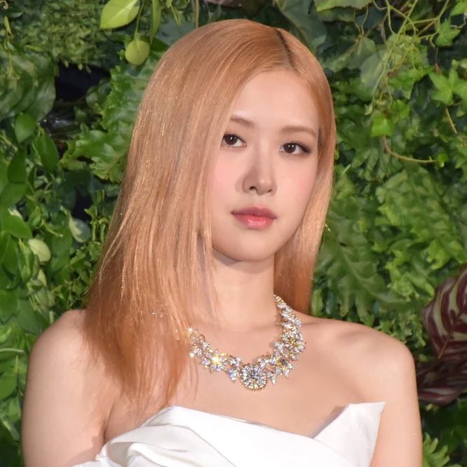 rosé pics on Twitter "face card rosé"