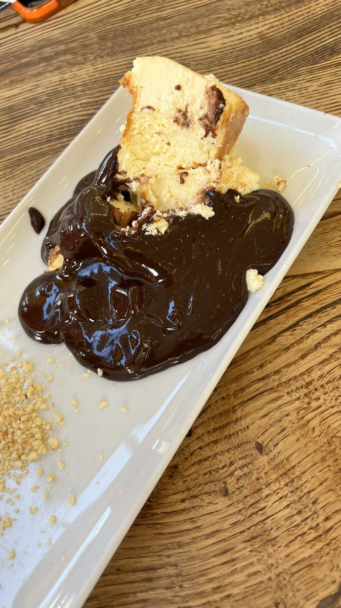 NabellaAnuar's tweet photo. Dok tgk dkt Tiktok, org datang Istanbul makan cheesecake ni. Mesti la kena cuba. SEDAP!
I dont even like chocolate and cheesecake but this one, habis! 😂 https://t.co/H3sXl6vMy1