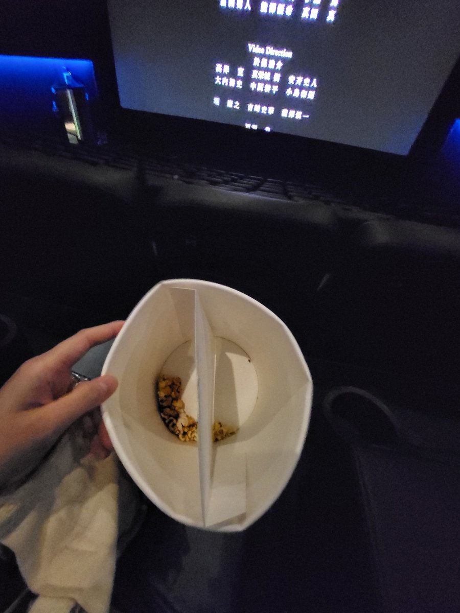 madcloria's tweet photo. 파워쳐묵쳐묵
전반부에 다쳐묵
라지인거 안비밀ㅋ 잘먹었습니당!!
뒷자리 분에게 팝콘빌런이 아니었길🥲 https://t.co/xqY7RjRfHV