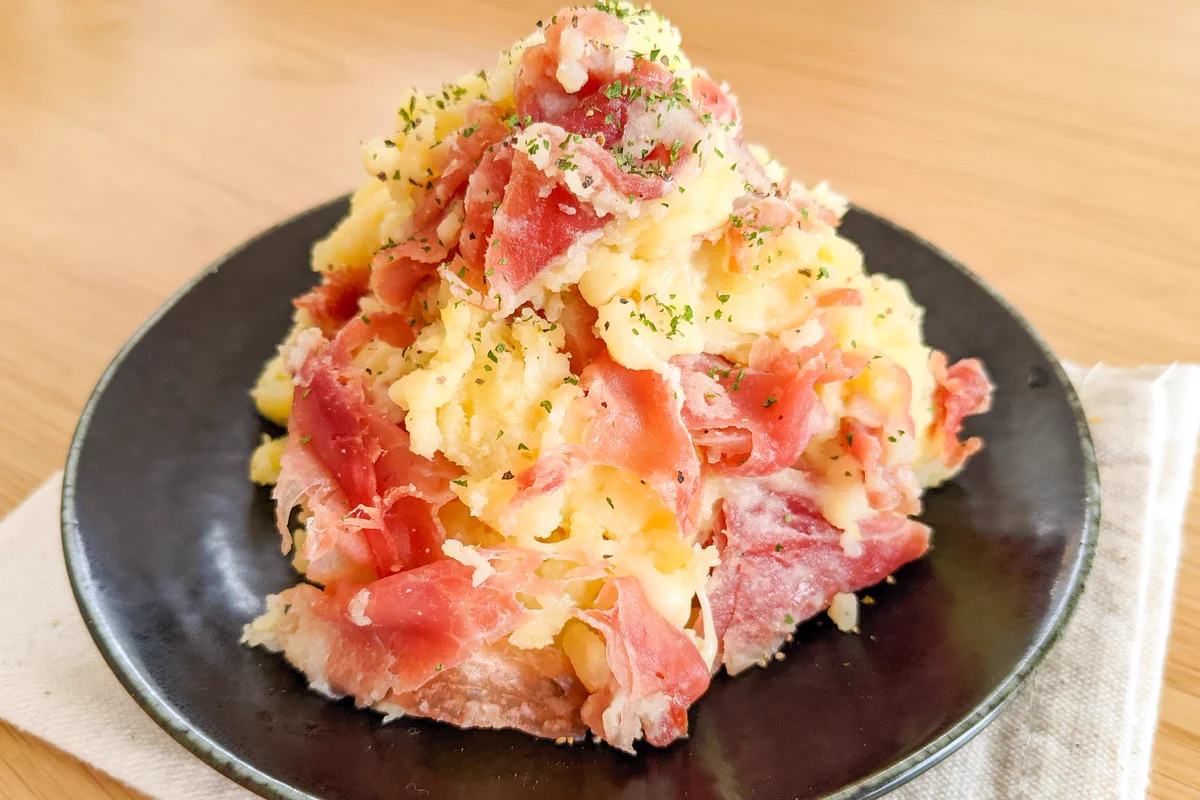 レンチンして混ぜるだけ！最高の生ハムチーズマッシュポテト