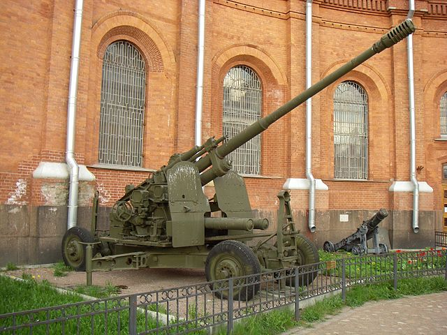 ZaPLMundurem's tweet photo. Ukraińskie 🇺🇦siły zbrojne zdobyły na Rosjanach🇷🇺 kilka dział przeciwlotniczych, nie byłoby to nic niezwykłego w przypadku systemów #S60 czy #ZU232, jednak Ukraińcom udało się zdobyć armatę KS 19 z lat... 50. XX wieku.
#UkraineRussiaWar #UkraineWarNews https://t.co/bSTaVoDTak