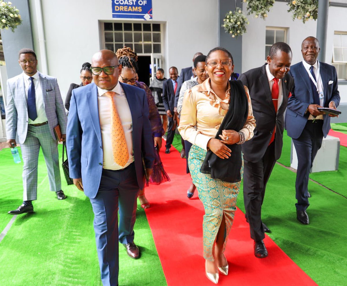 CommsZA's tweet photo. Minister of #CommsZA, #Khu_Ntshavheni with the Deputy Minister, #PhillyMapulane leading dignitaries including the Deputy Minister of Basic Education, Dr Regina Mhaule and Gauteng MEC for E-Government, Ms Nomantu Nkomo-Ralehoko into #GovTech2022 https://t.co/EsBlV6HlpA