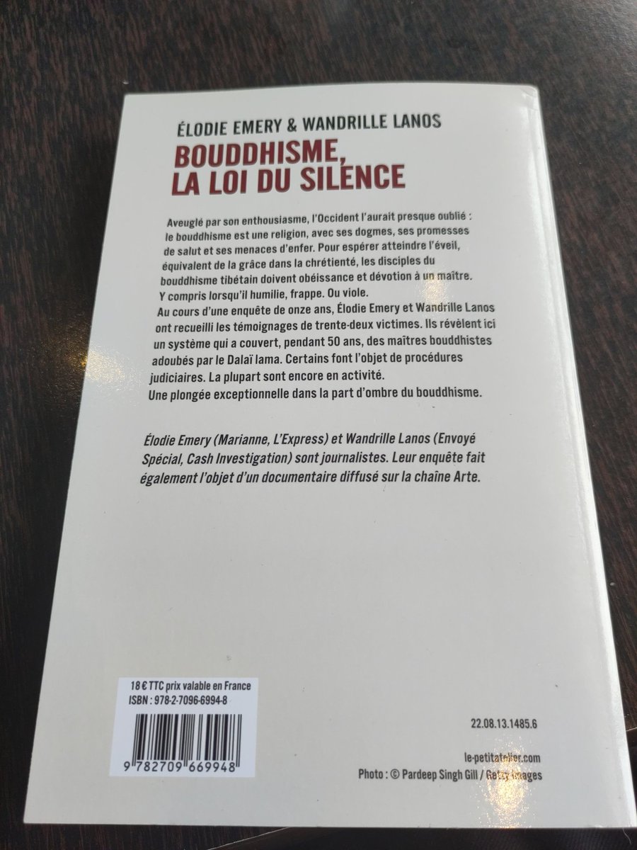 DerivesSectes's tweet photo. Il faut vraiment lire le bouquin... C'est encore plus dingue que le documentaire #BouddhismeLoiduSilence https://t.co/ad95yvZd0v