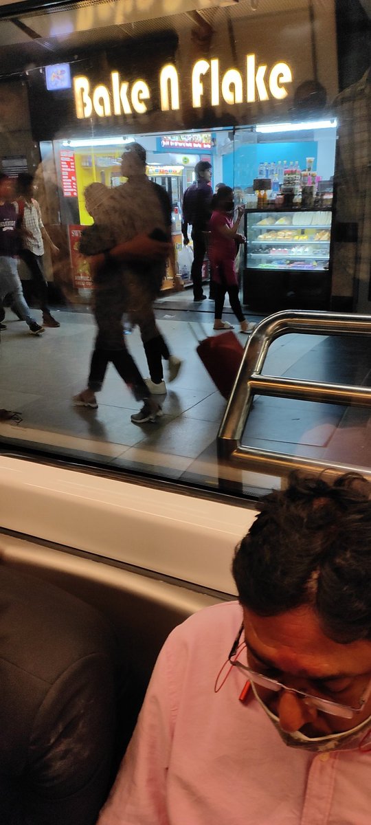 559Mohitkumar's tweet photo. Please avoid eating from this food corner in #rajivchowk metro station because they use rotten vegetables and when you ask them they gave irrelevantly excuses @LiveLawIndia  @jagograhakjago @OfficialDMRC please look into it https://t.co/XVB2PKe1x5