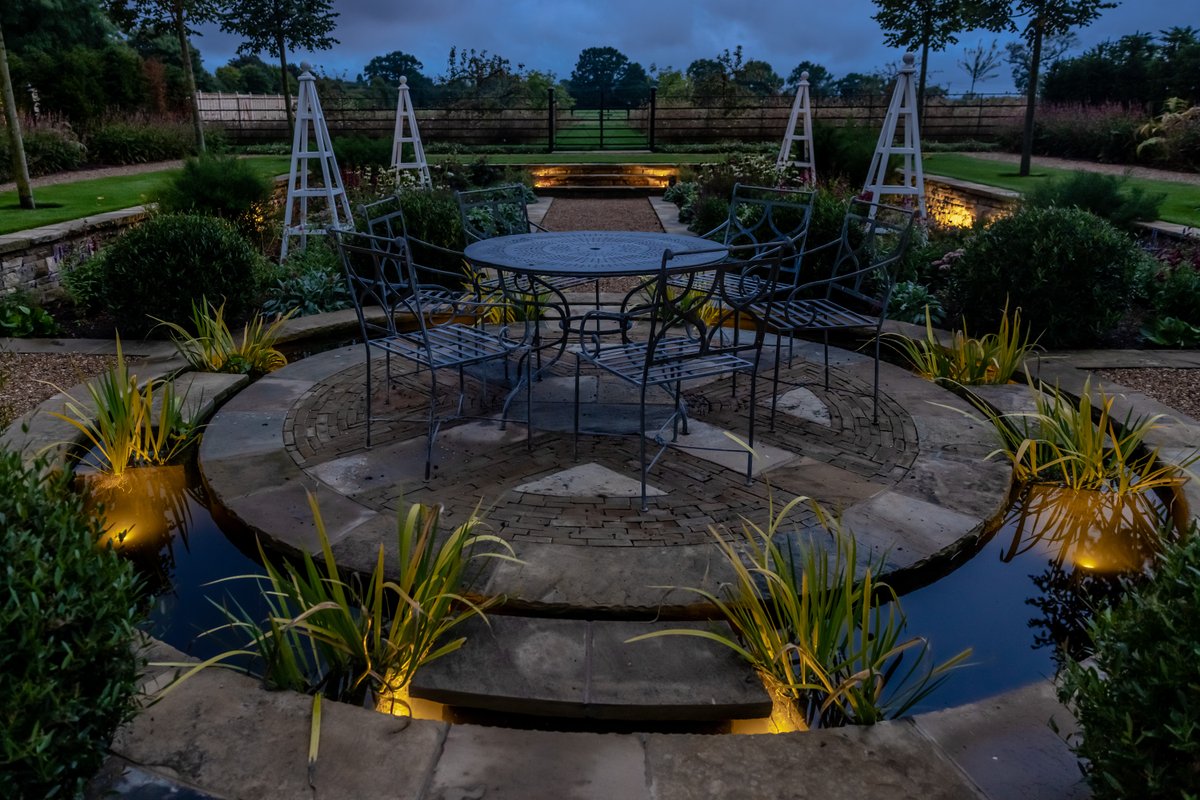 KGElectricalCo1's tweet photo. Chesham’s Finest ✨ 

• Pleach Walk 
• Queens Pond 
• Sunken Garden 
• Outdoor Dining 
The KG team came through with the magic, we’re so proud 👏🏻

#gardenlighting #design https://t.co/TkxK1ZxJxV