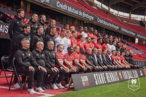 ROUGEmemoire's tweet photo. 🔴⚫ Le Stade Rennais a réalisé sa photo officielle 2022/2023 lundi au Roazhon Park.
🔗 https://t.co/xqZxOze8HQ https://t.co/uzgT9y7oL2