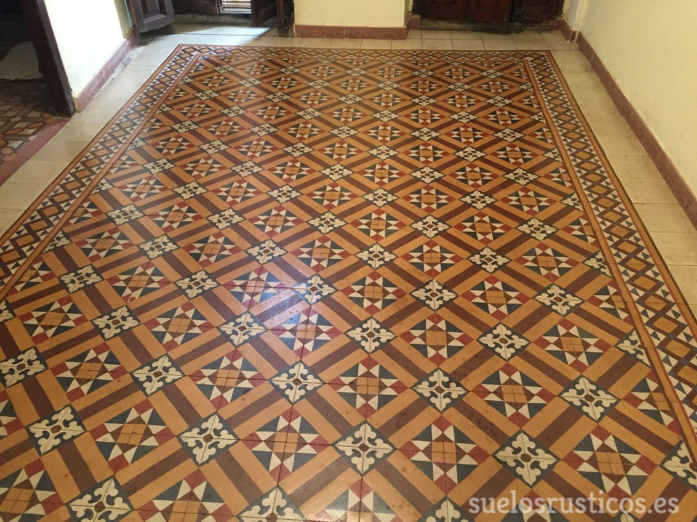 SuelosR's tweet photo. Antes y después de la recuperación de suelo hidráulico. #suelosrusticos #suelorustico #suelohidraulico #suelosbonitos #casasconencanto #vintage #vintagedecor #recuperar #rustictiles #mosaicohidraulico https://t.co/vsl9gb6PJu