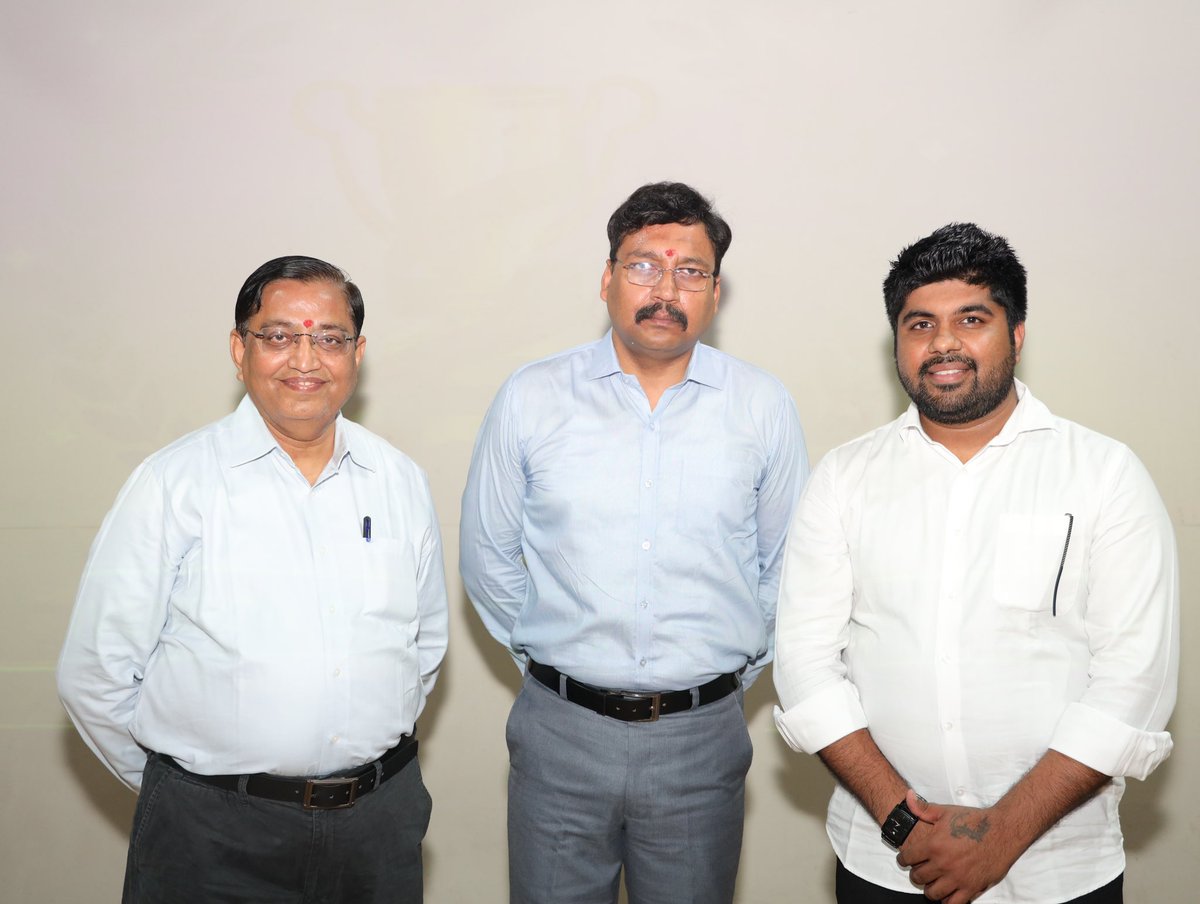 poornimacollege's tweet photo. On the joyous occasion of Teacher's Day, Poornima Group was honored to welcome IPS Vikas Kumar, Inspector general ATS Jaipur as chief guest of the day.
.
.
#poornimauniversity #jaipur #TeachersDay2022 #IPSvikaskumar #chiefguest https://t.co/P2oEA9d21B