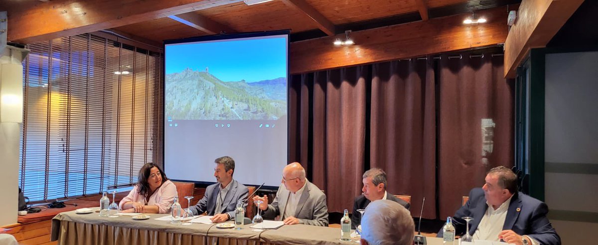 Desde hoy y hasta el jueves asistimos a la la XXI sesión del Consejo de Gestores de la Red Española de Reservas de la Biosfera. La gestora de la #ReservaBiosfera #ElHierro se ha desplazado a Gran Canaria, donde se celebran las sesiones. 

#somosbiosfera