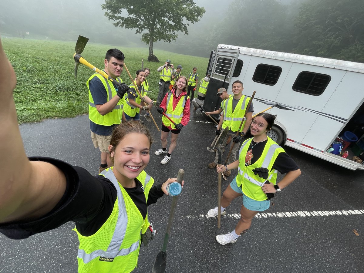AppRotc's tweet image. Scabbard and Blade and Community Outreach. Some club members partnered with Parkway Volunteers to conduct trail maintenance around Rich Mountain this past weekend. Fight the Good Fight! #armyrotc @ArmyROTC @appstatealumni @appstatefaa #4thbderotc #cadetcommand #army #goarmy