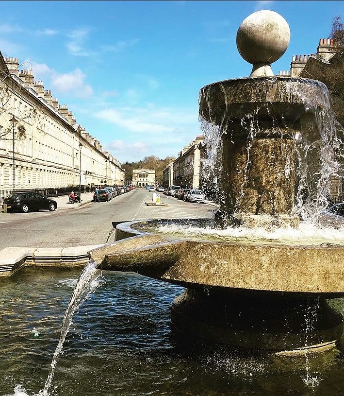 richardsonswift's tweet photo. Missing this blue sky today!
.
#bath #lauraplace #fountain #bath #visitbath #explorebath #bathuk #somerset #whatsinonbath #yourbathcity #bathlifemag #bathlife #bluesky #sunshine #bathphotography https://t.co/jPbkhdbF25
