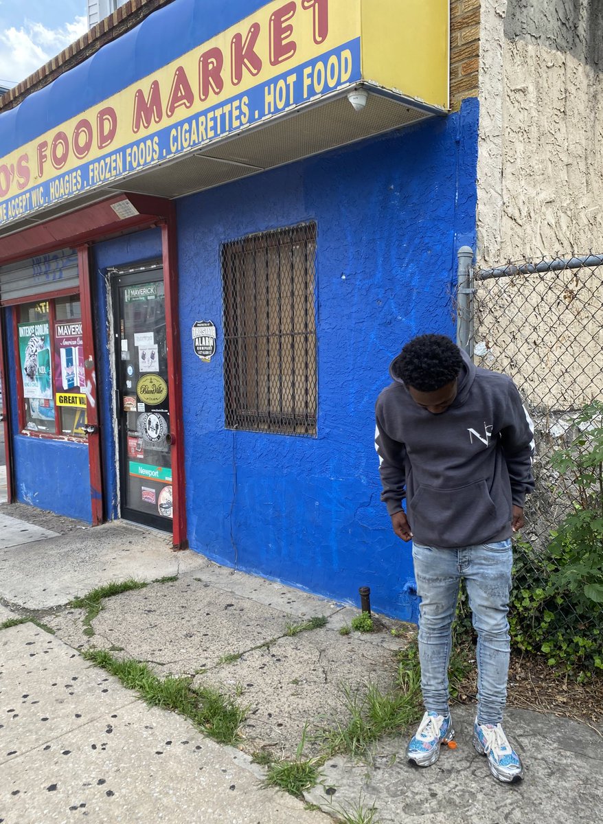 HoldonPaper's tweet photo. It’s crazy how times changed, Leave it up to me & we all gon be living different 💙💫 #Ripfallen #Freeda56ers https://t.co/by0UgKo40w