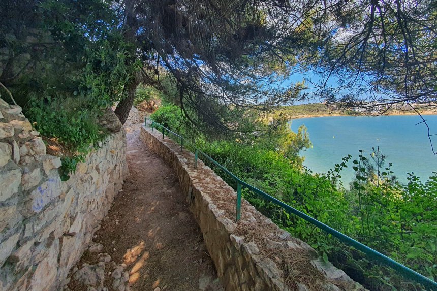 mapaymochila_'s tweet photo. 📢🆕 ¿Has recorrido el Camino de Ronda en #Salou? Sin duda es una de las actividades más interesantes que puedes realizar en la localidad mientras disfrutas de sus preciosas calas. Ven a descubrirlo
https://t.co/YLLqddkiJo
#bcntb9 #insalou2022
@visitsalou @bcnTB https://t.co/ryBn1SYDNn