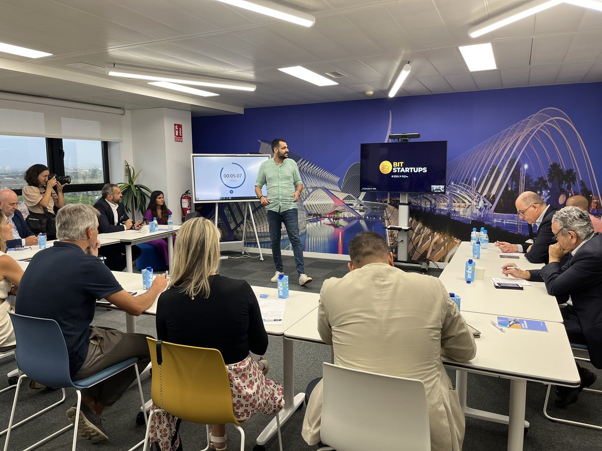 nttdfoundation's tweet photo. Desde #Valencia, el proyecto @Bitstartups presenta una plataforma de #crowdfunding de recompensas comercializables con tecnología #Blockchain que pueden ser libremente intercambiadas en un mercado P2P con otros miembros de la comunidad. #eAwards @nttdataemeal #startups https://t.co/2NwZ0sDHhQ